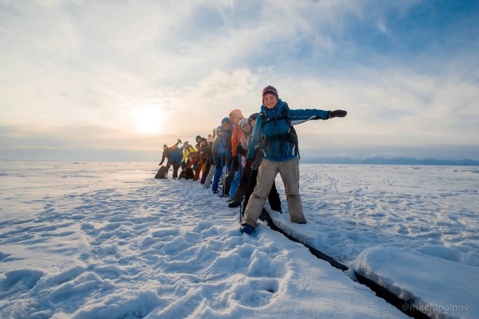 Байкал зимой туристы