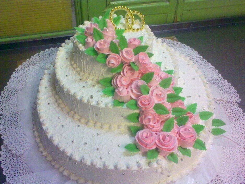 Украшение свадебного торта кремом
