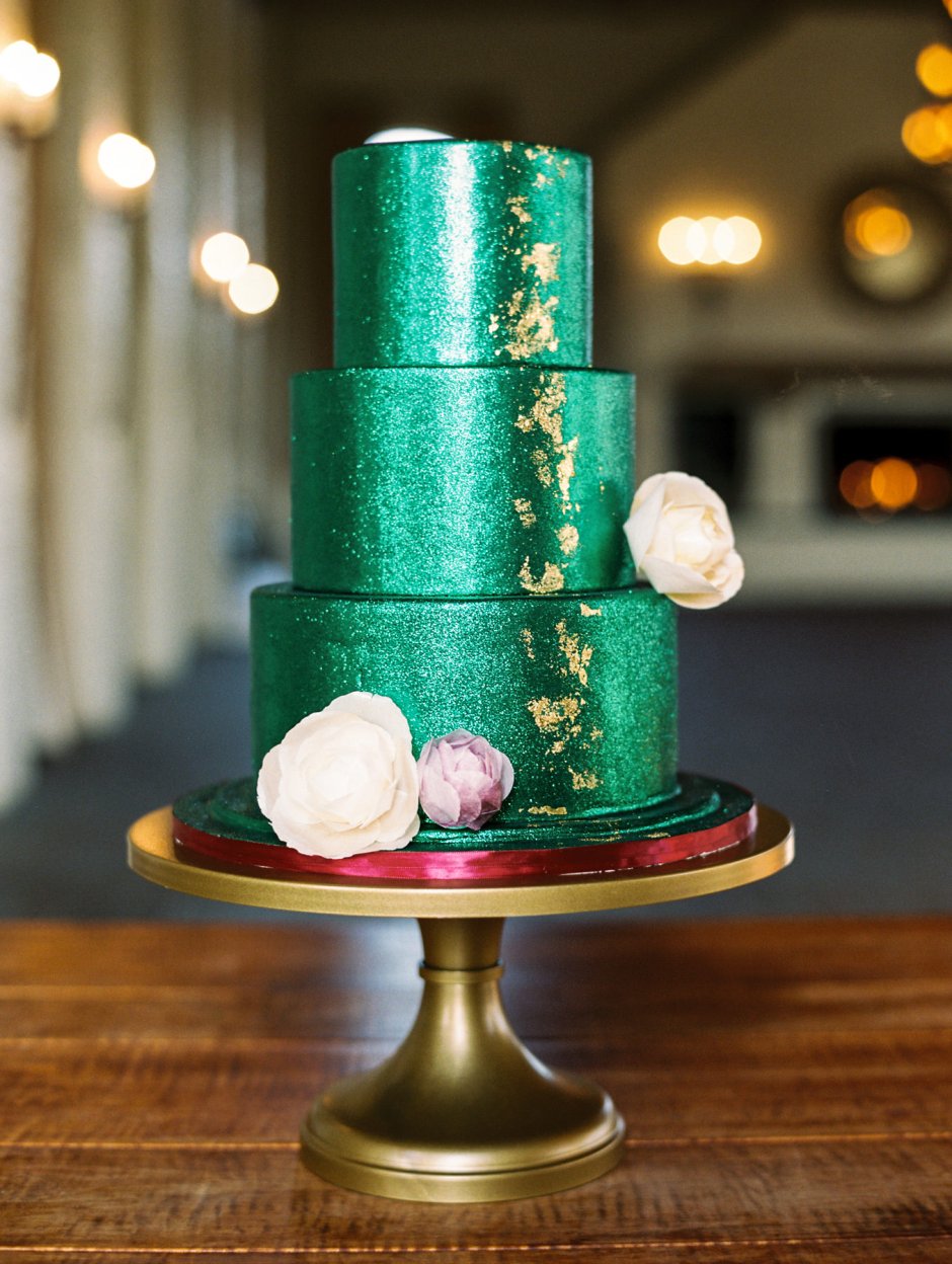 Свадебный торт фисташкового цвета