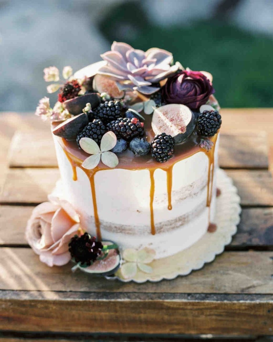 Свадебный торт небольшой двухъярусный