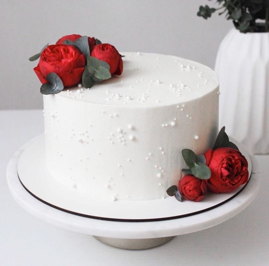 Небольшой свадебный торт одноярусный