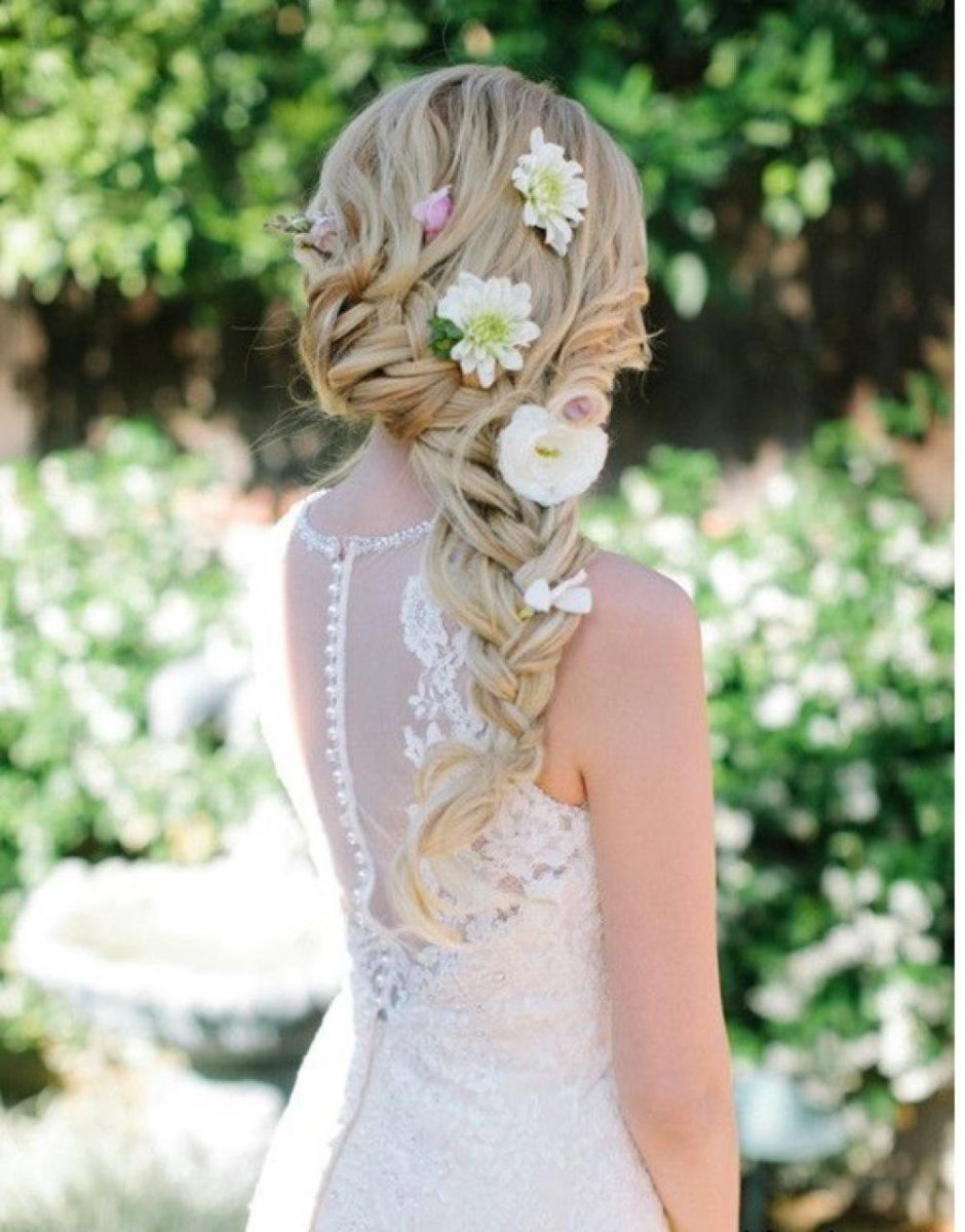Свадебные косы с цветами