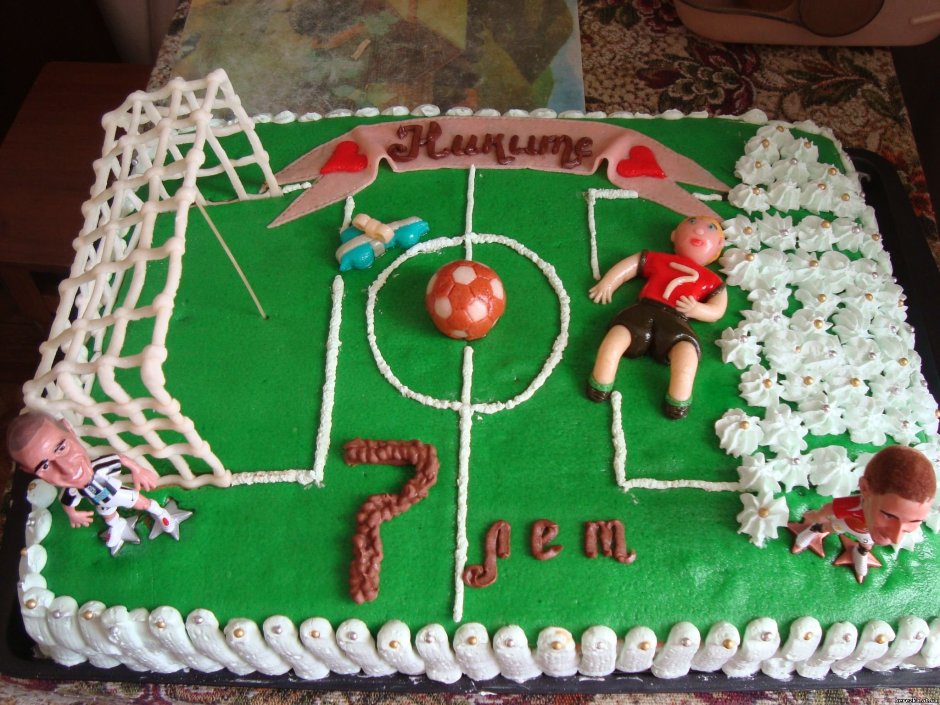 Футбольный торт с мхом
