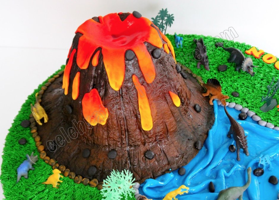 Торт с вулканом и динозаврами