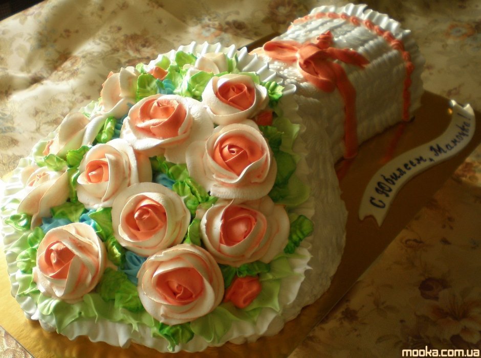 Букет из красных роз торт