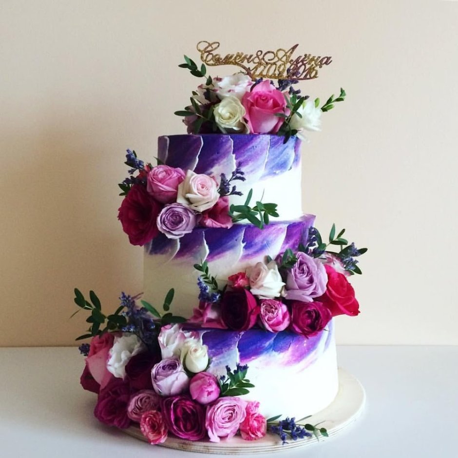 Свадебный торт двухъярусный лавандового цвета