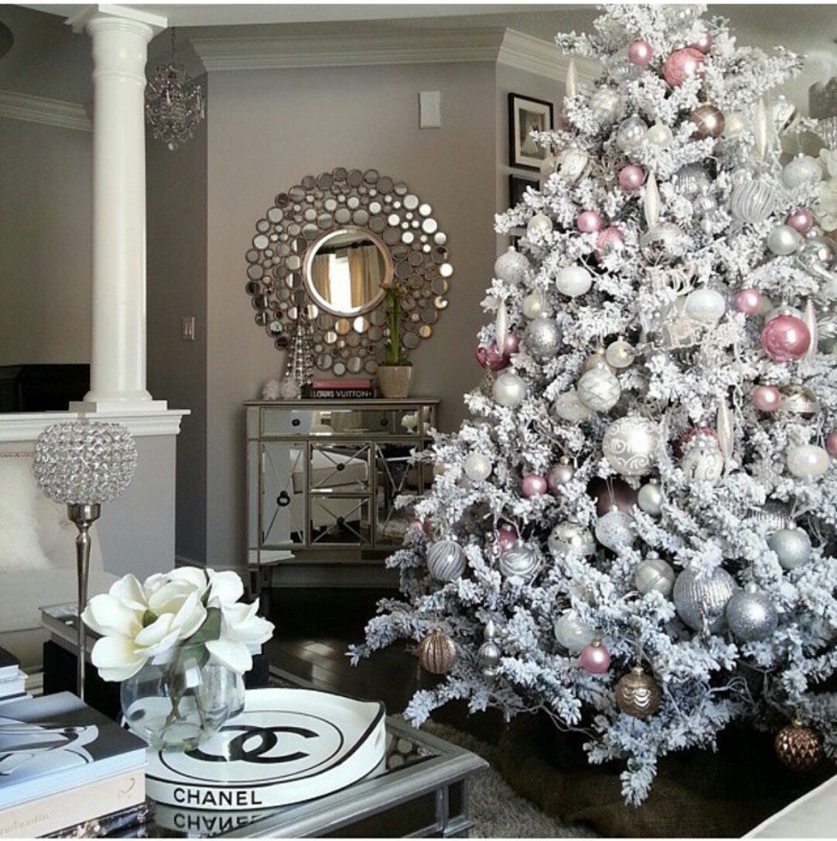 Новогодняя елка в белом стиле