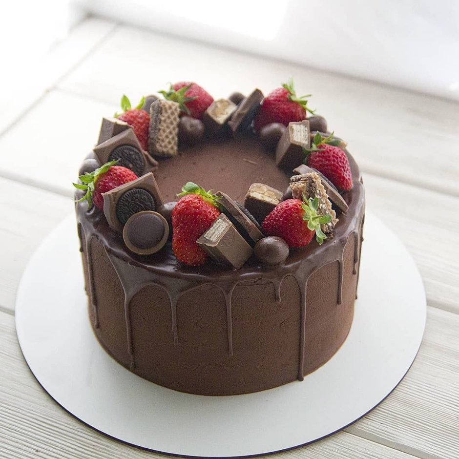 Торт с шоколадом сверху