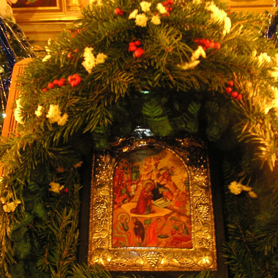 Икона Рождества Христова на аналое