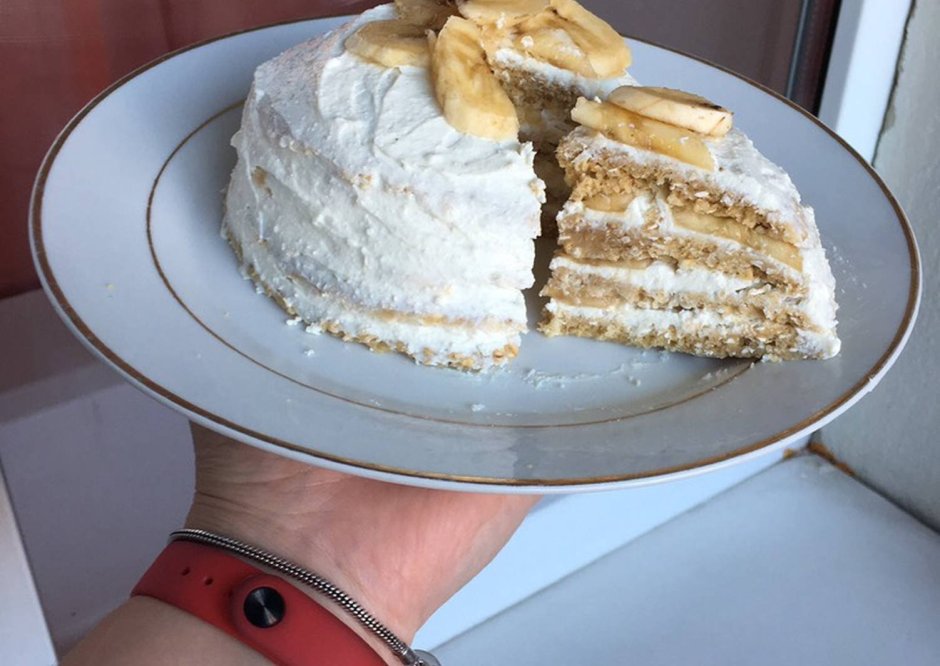 Торт с творожным кремом и бананами