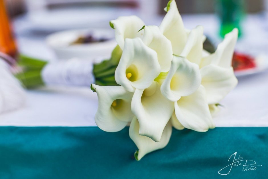 Каллы цветы на свадебный торт