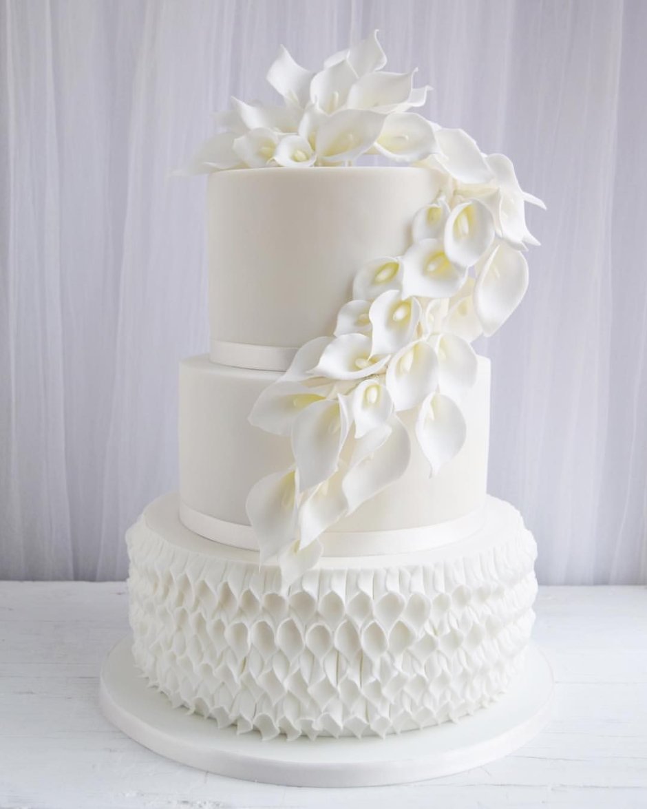 Свадебный торт в строгом стиле