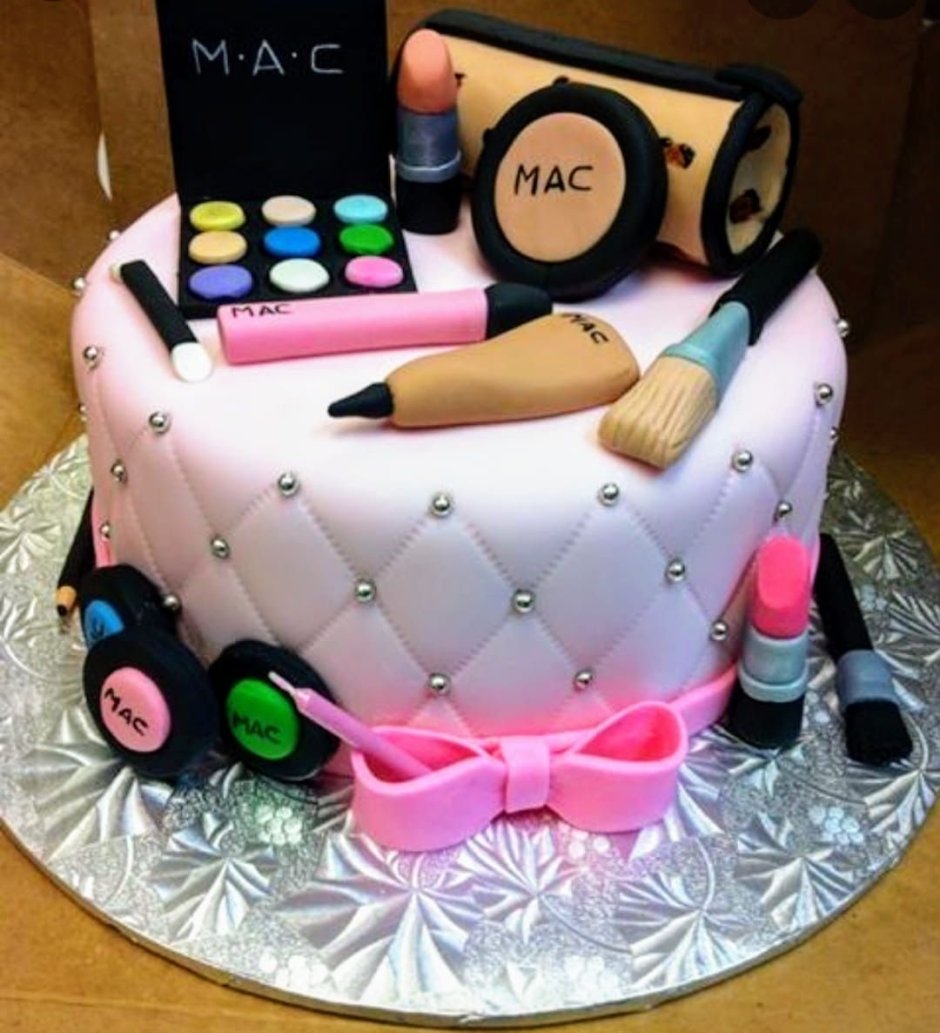 Двухъярусный торт с косметикой для девочки