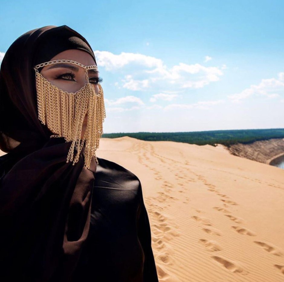 Девушка в пустыни
