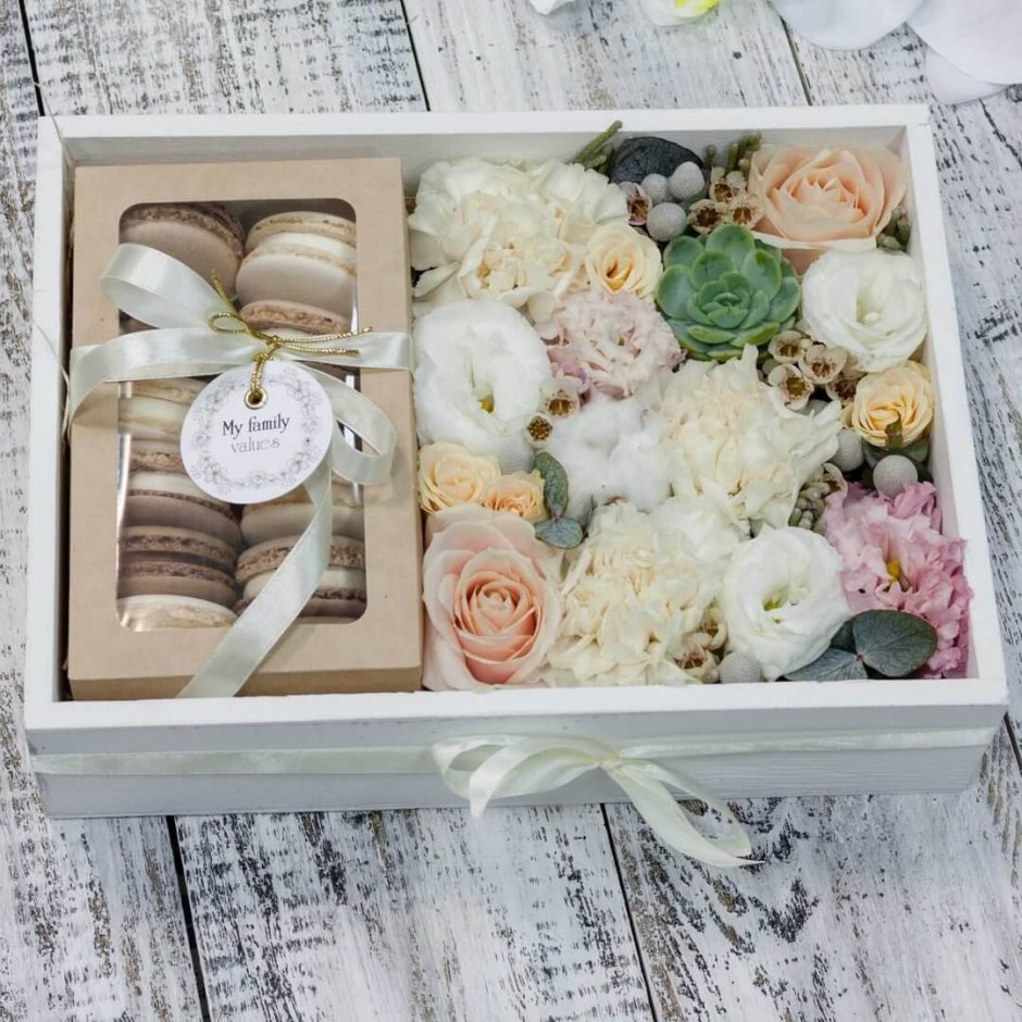 Деревянная коробочка с цветами