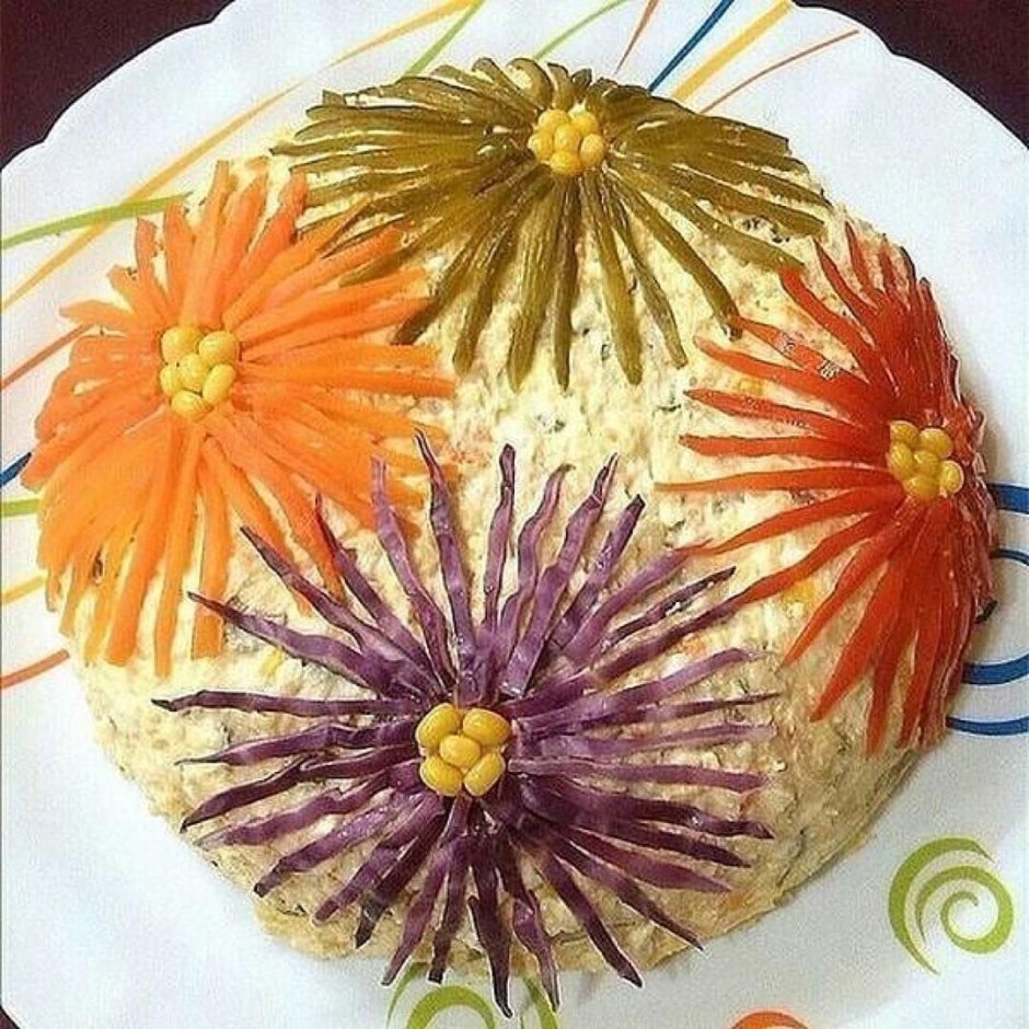 Осенний салат украшенный