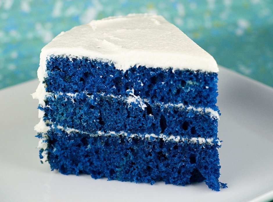 Синий торт с шоколадными подтеками