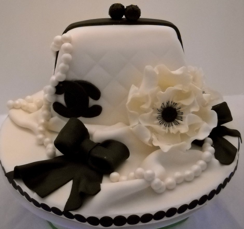 Фото торта на др девочке 23 года бело чёрный виде сумки