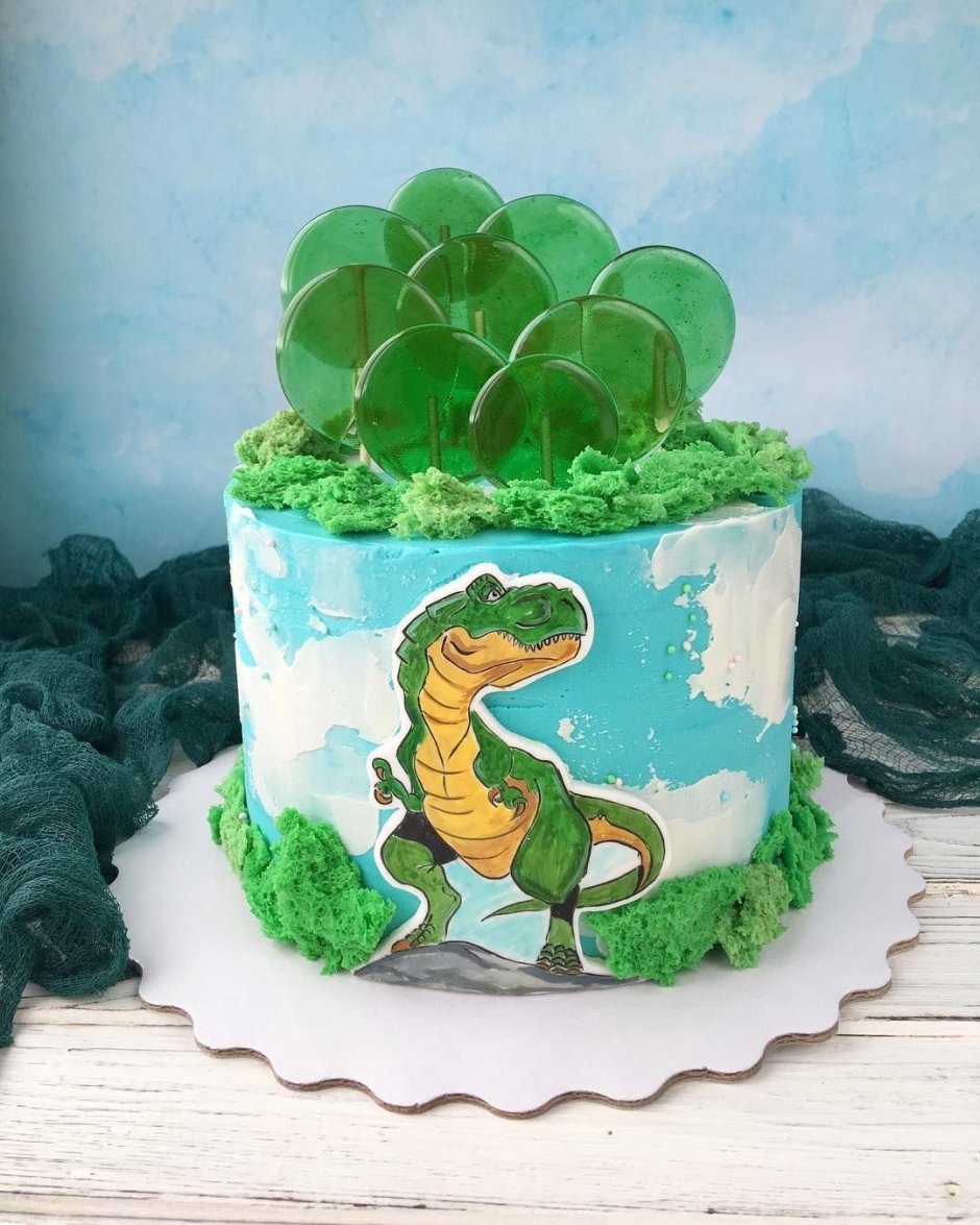 Двухъярусный торт с динозаврами