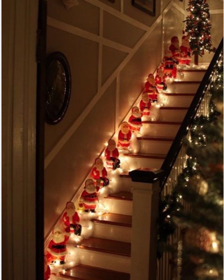 Лестница с подсветкой декор новогодний