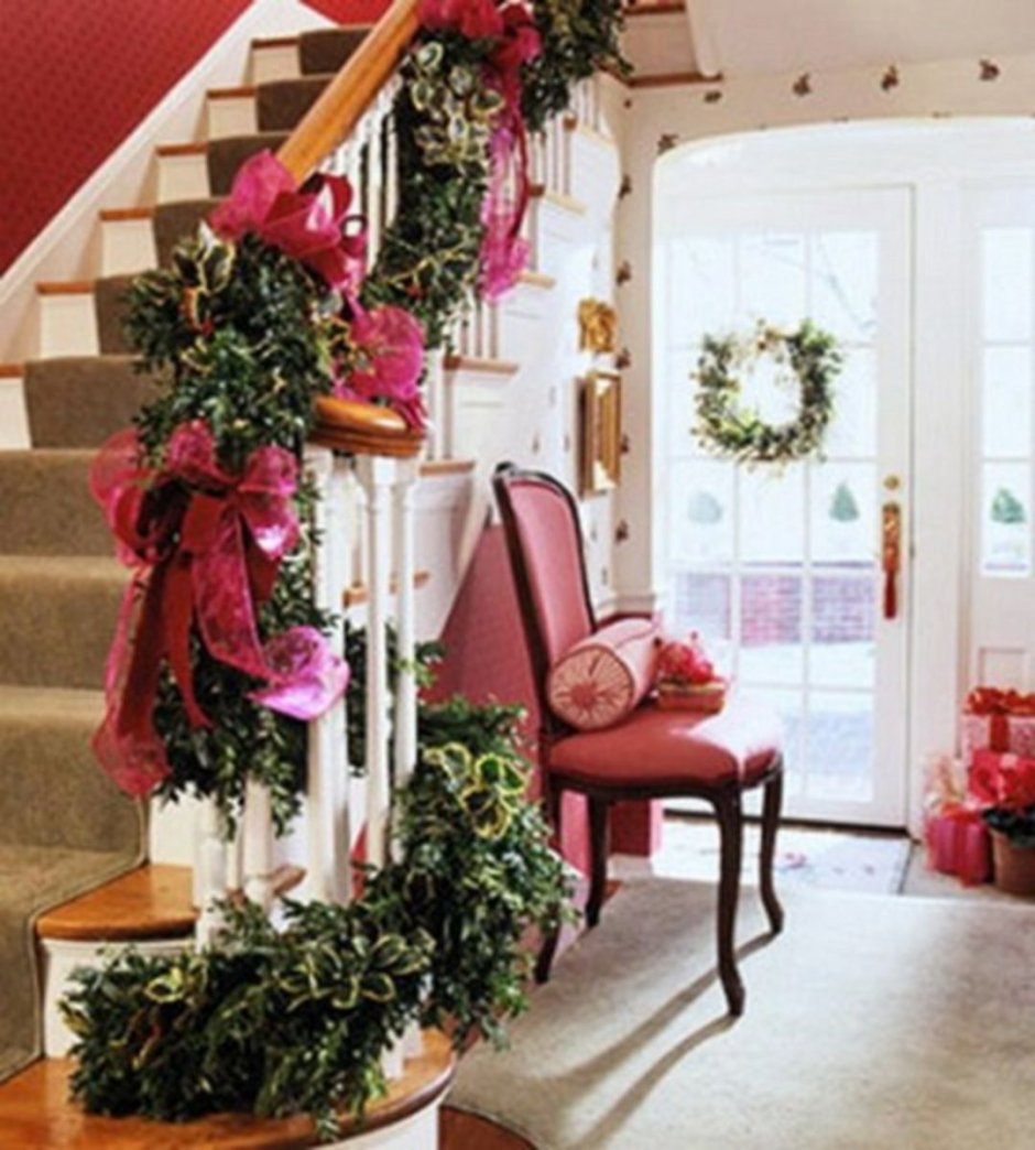 Новогоднее украшение лестницы
