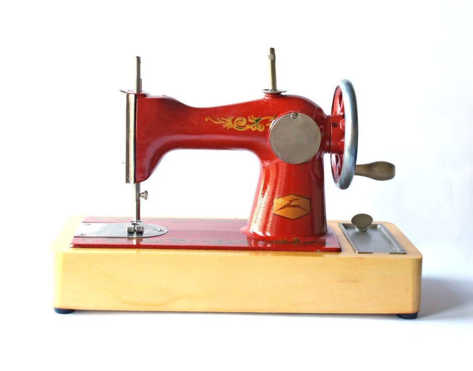 Декоративная швейная машинка
