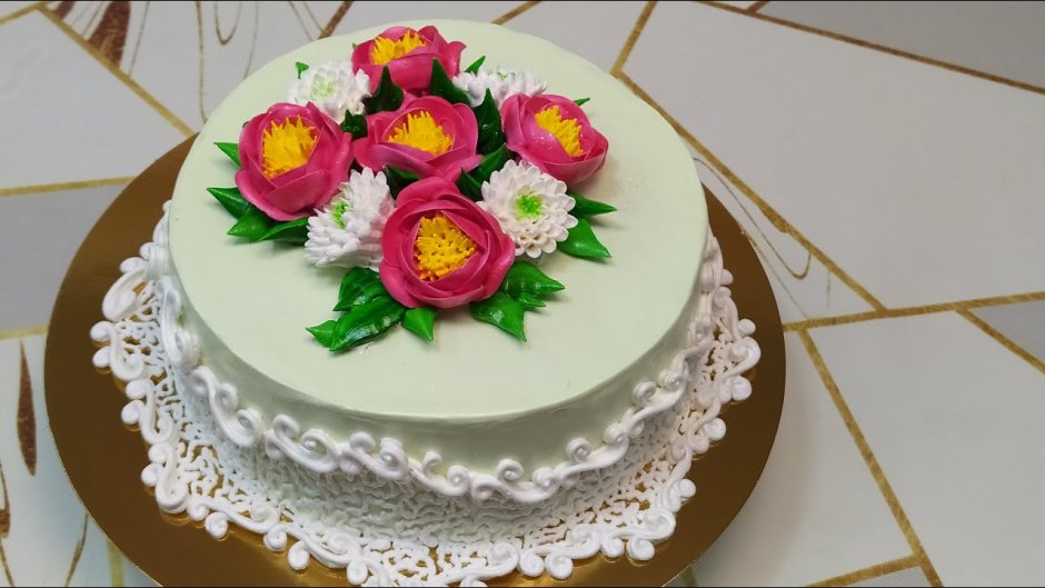 Торт кремовый с цветами лотоса Надюшины тортики