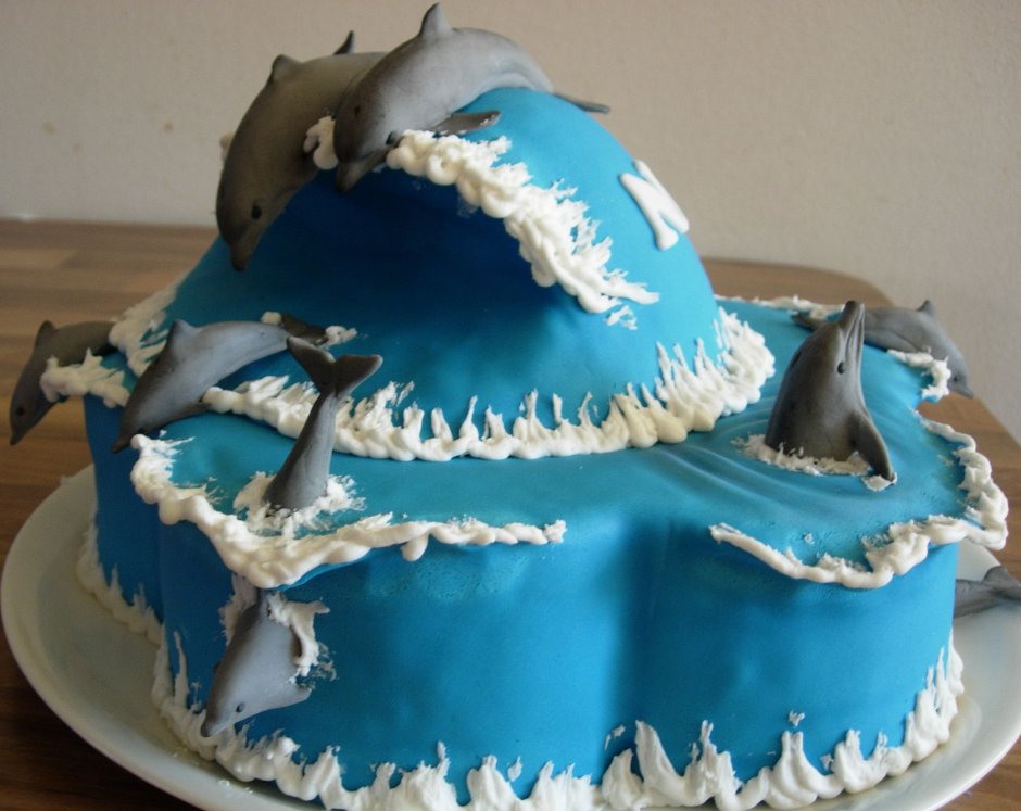 Торт в виде дельфина