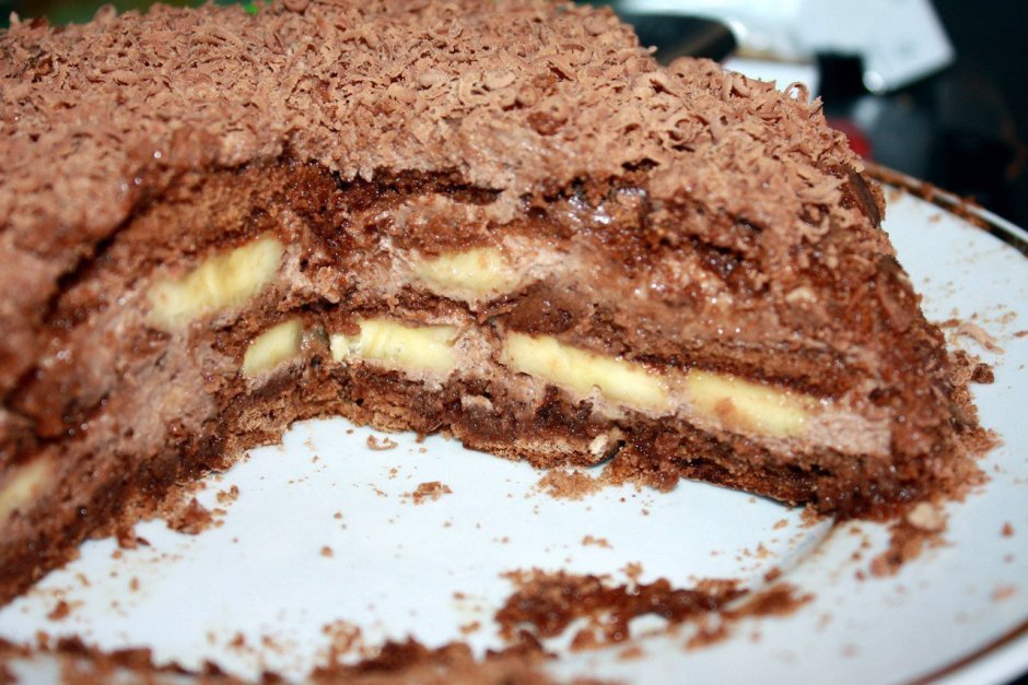 Шоколадно-банановый торт со сметанным кремом
