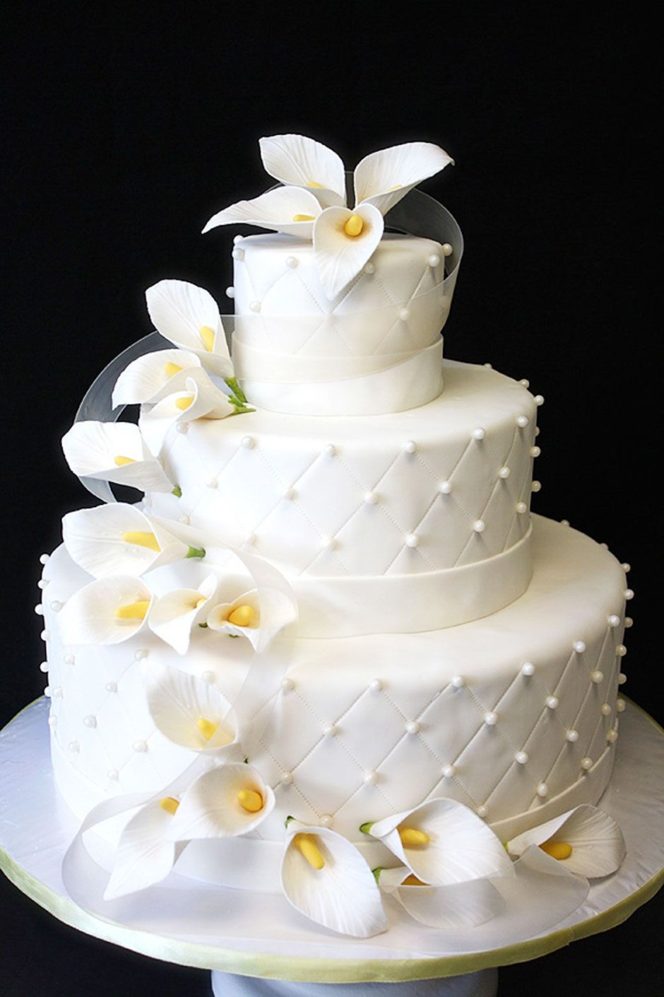 Торт свадебный белый с каллой