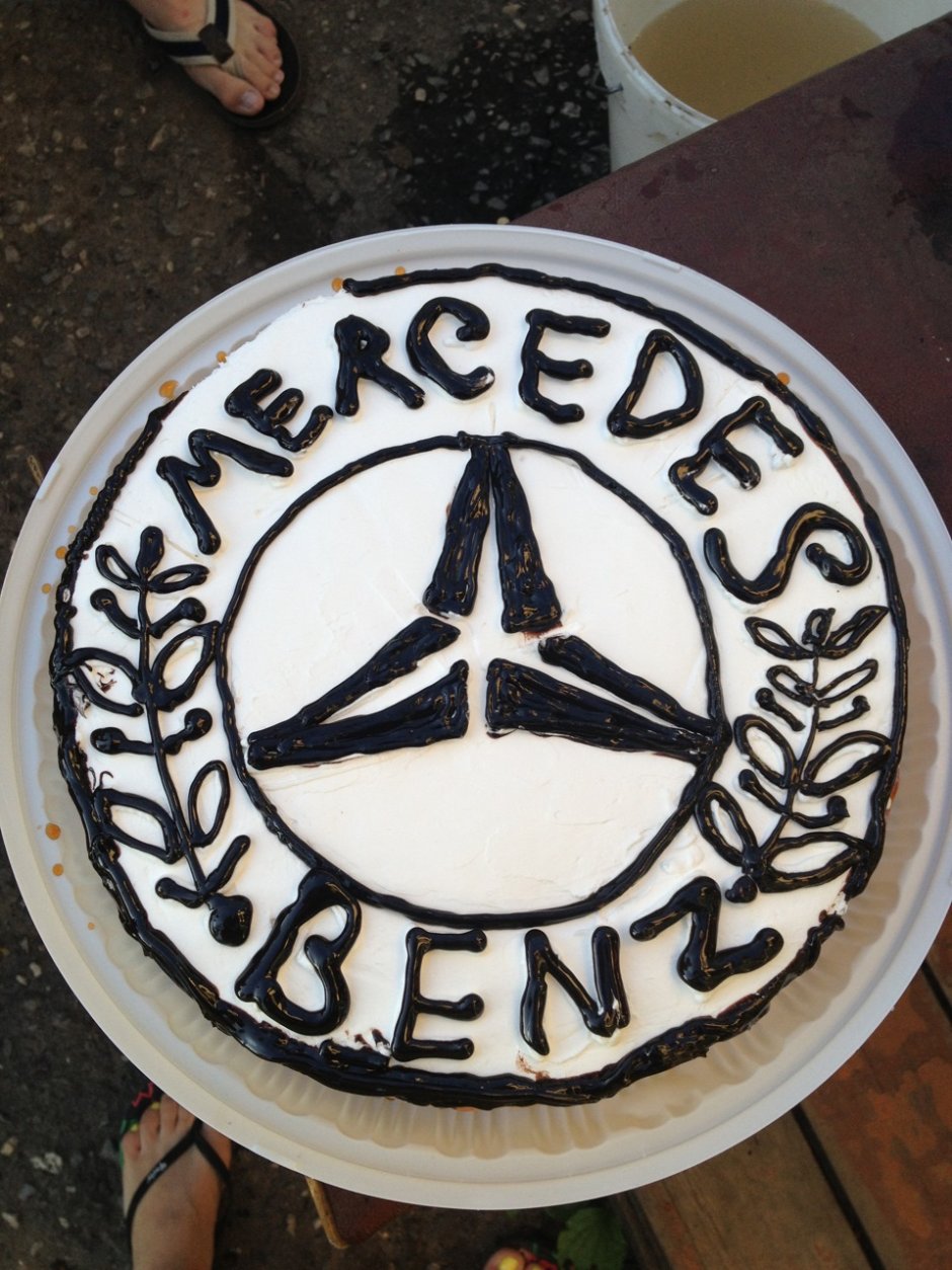 Торт с логотипом Мерседес