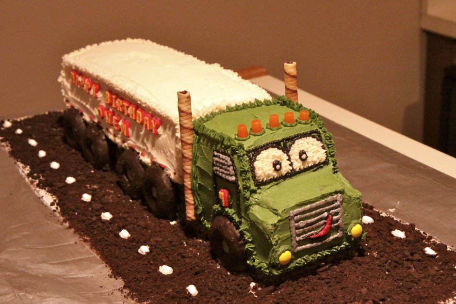 Торт с пряником машина