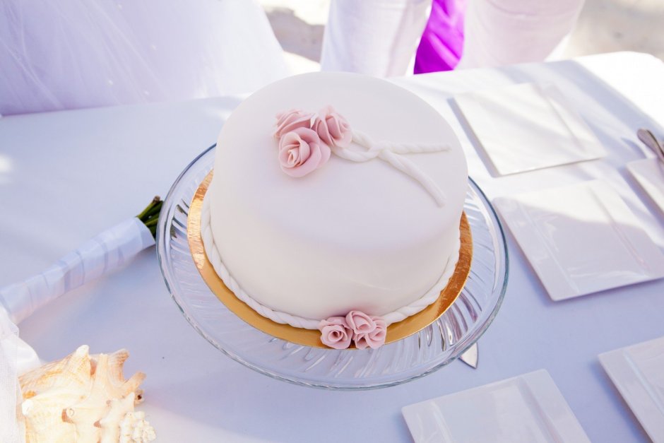 Круглый торт на свадьбу
