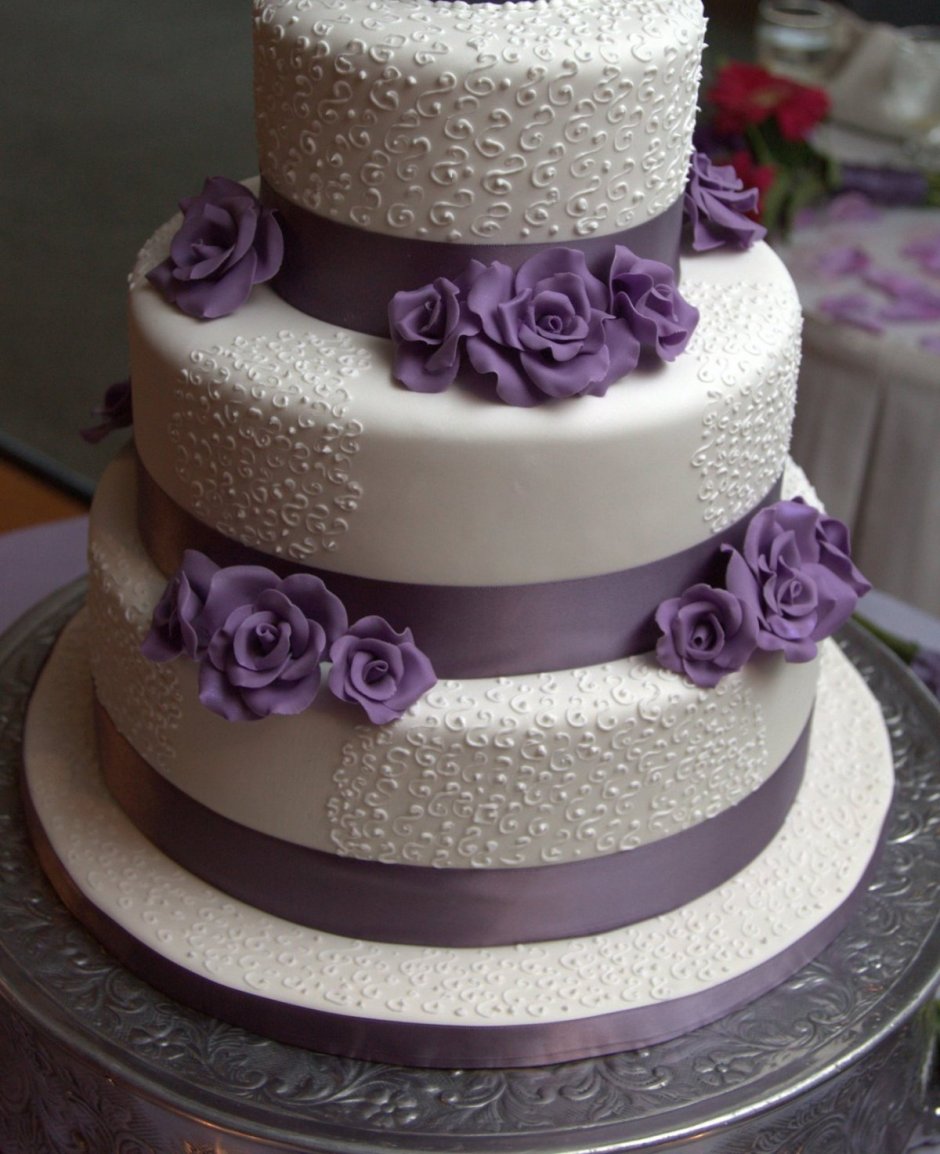 Свадебный торт в фиолетовом стиле