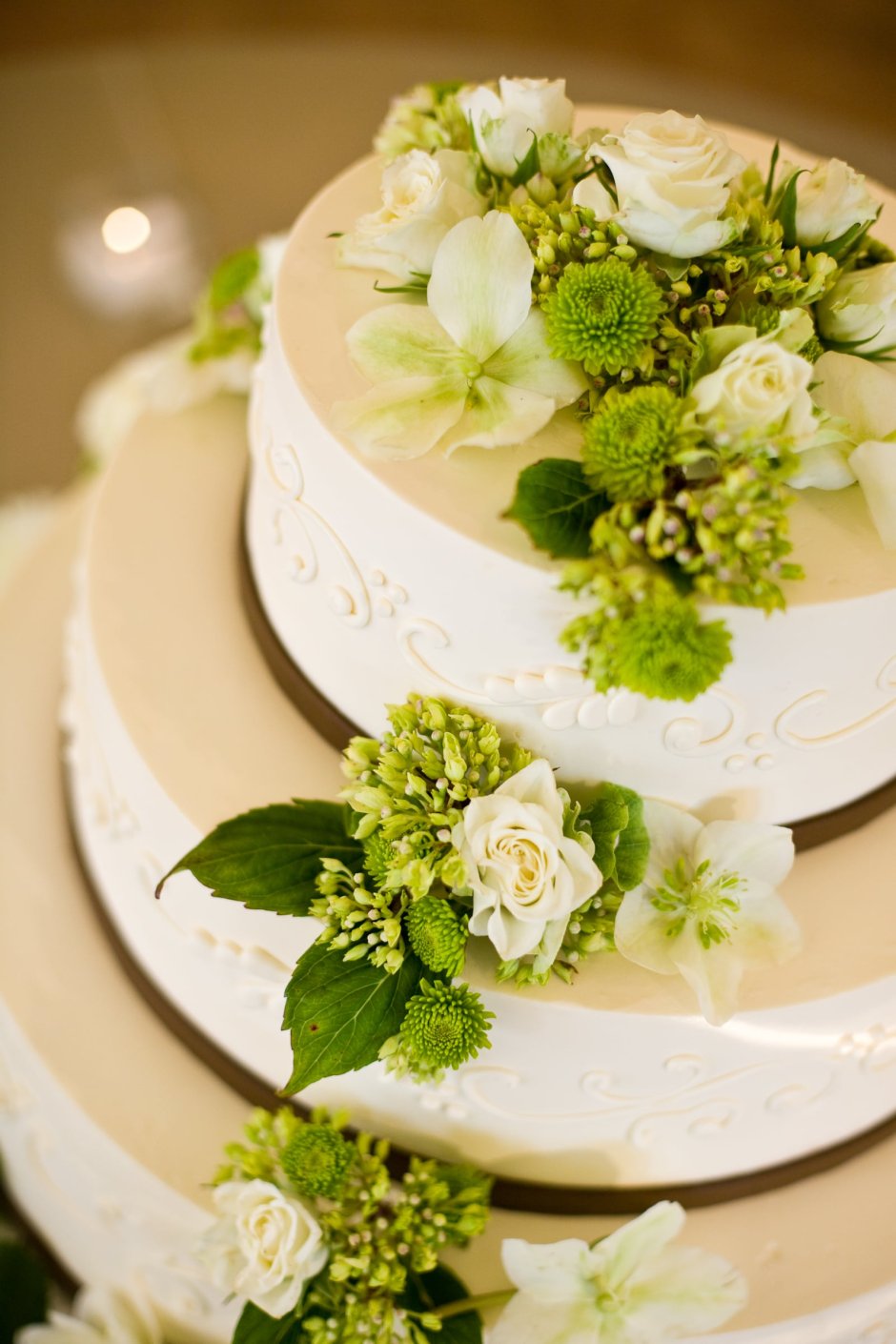 Свадебный торт бело зеленый