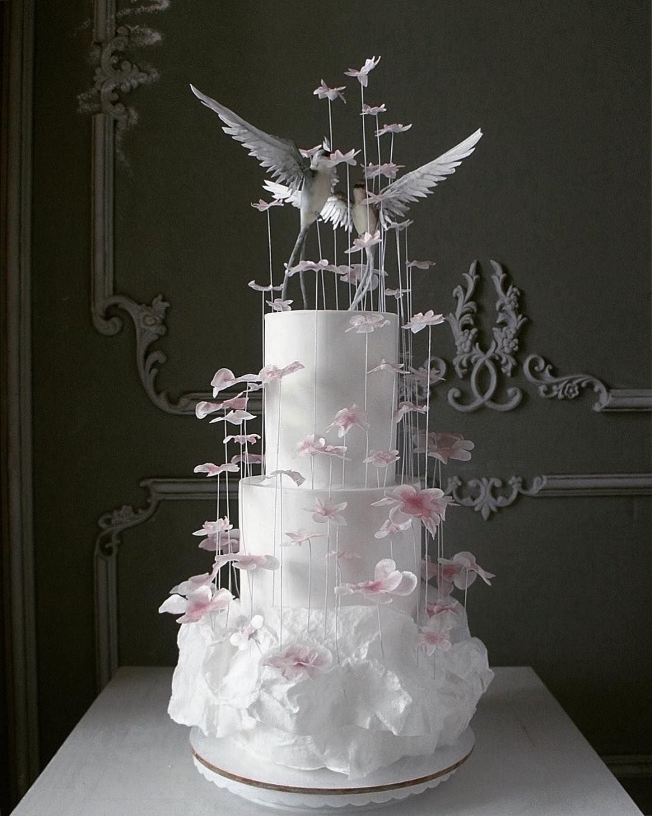 Многоэтажный свадебный торт