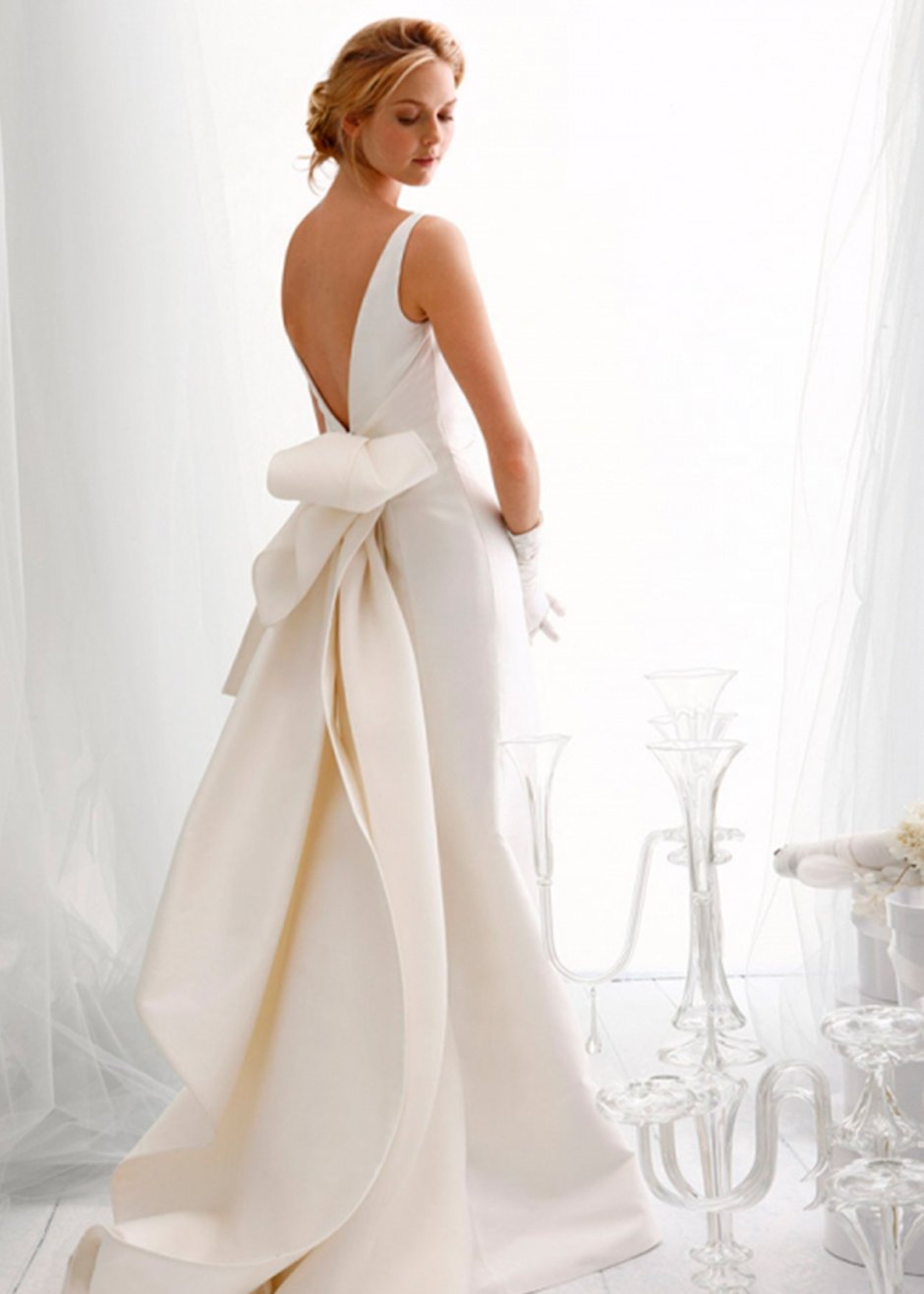 Свадебное платье с открытой спиной Минимализм