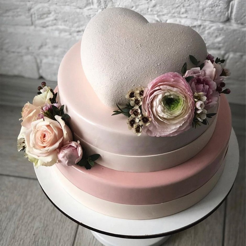 Свадебный торт двухъярусный с цветами