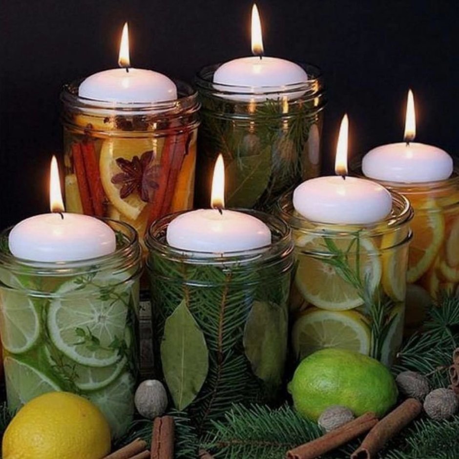 Новогодние свечи в стакане