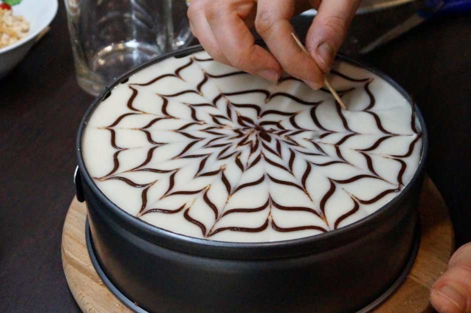 Украсить торт шоколадным кремом