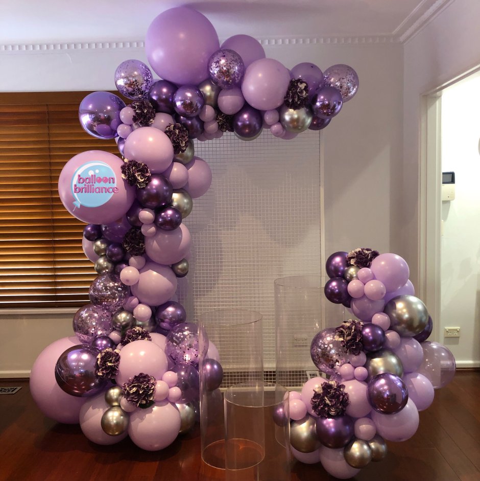 Украшение воздушными шарами на юбилей фиолетово