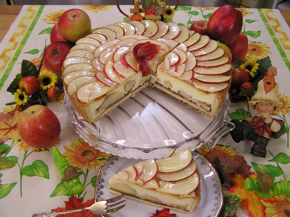 Украшение из яблок для пирога