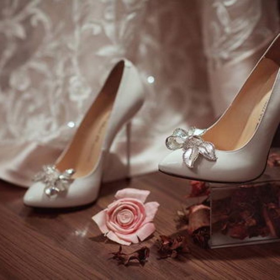 Свадебные туфли в коробке