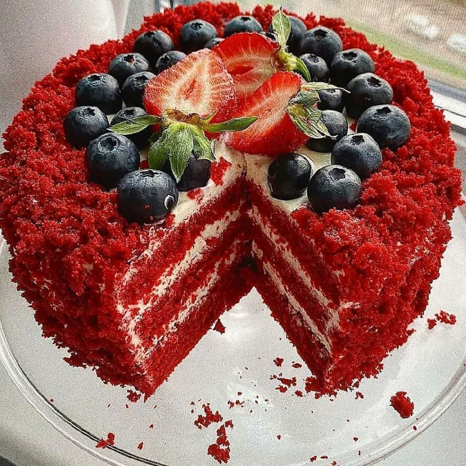 Красный торт для инстаграмма