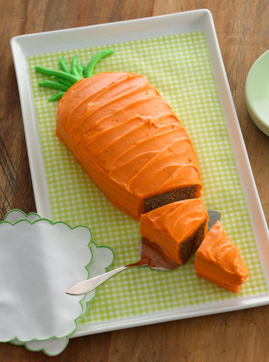 Пирожные в виде морковки