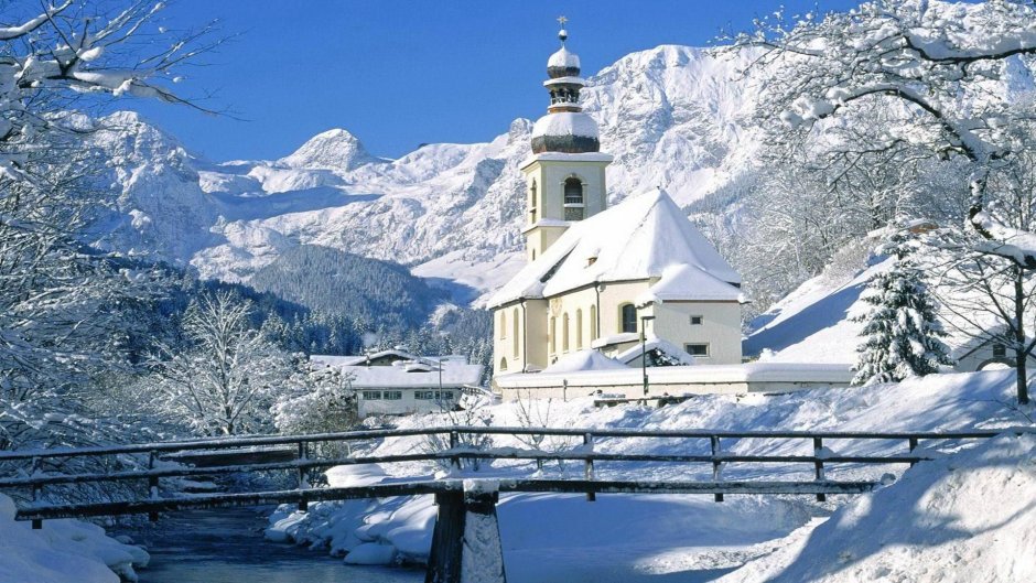 Монастырь в Армении зимой Агарцин
