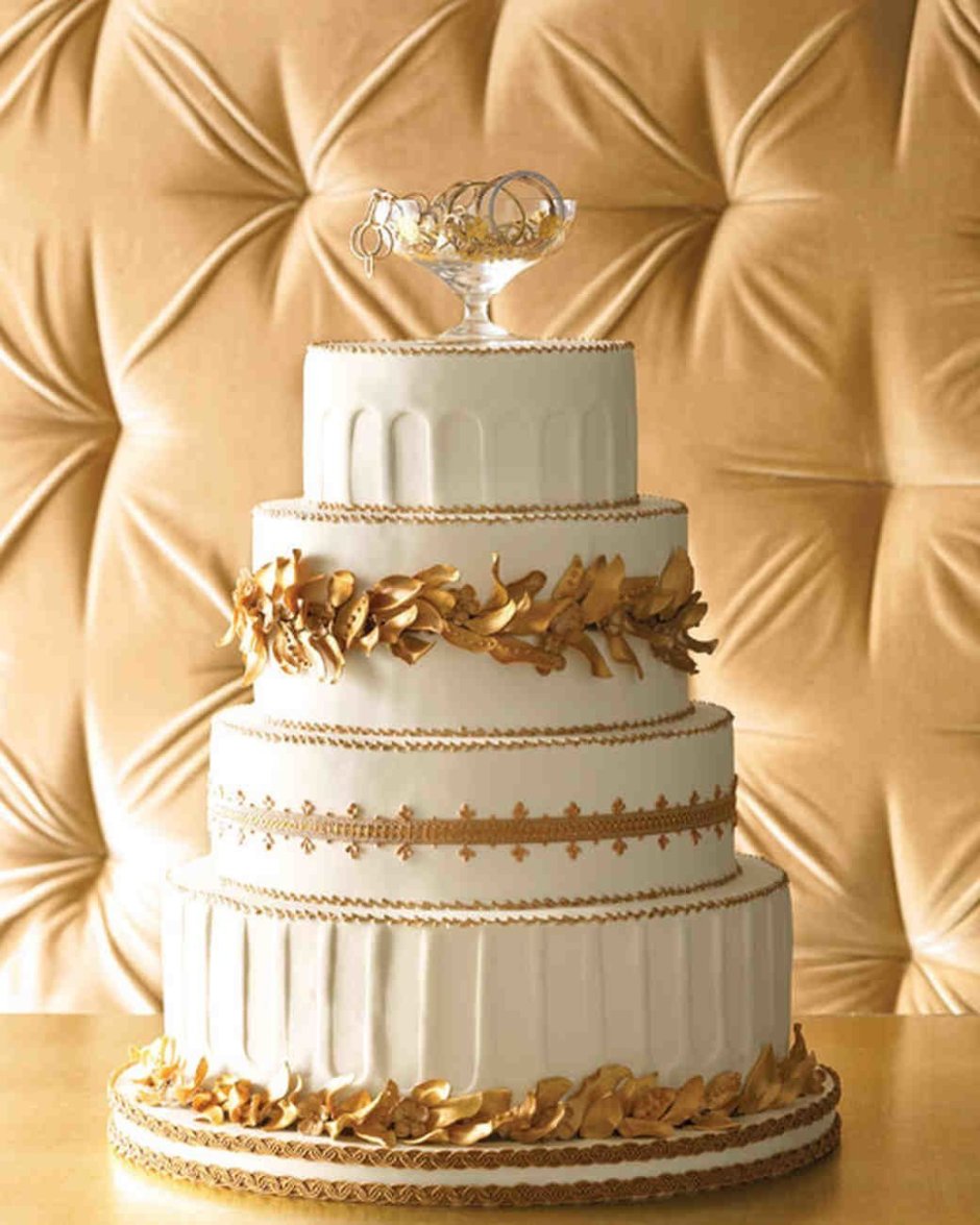 Торт в бело золотом цвете одноярусные