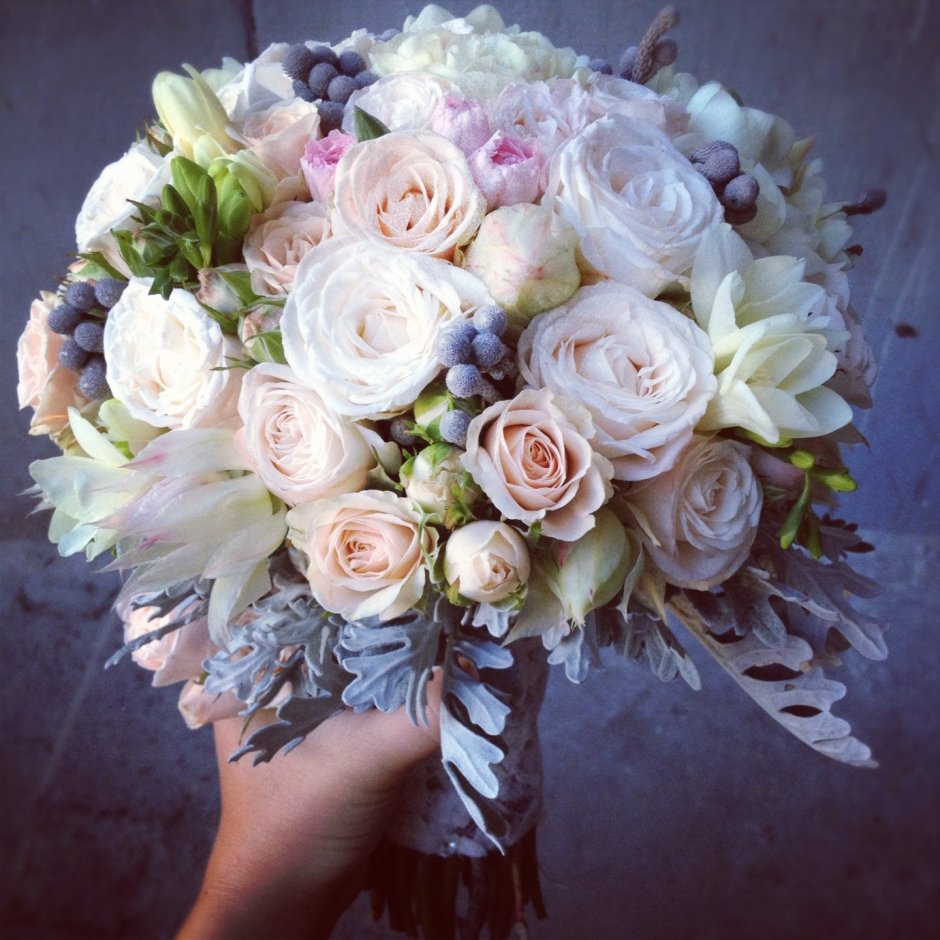 Букет невесты пионовидных роз