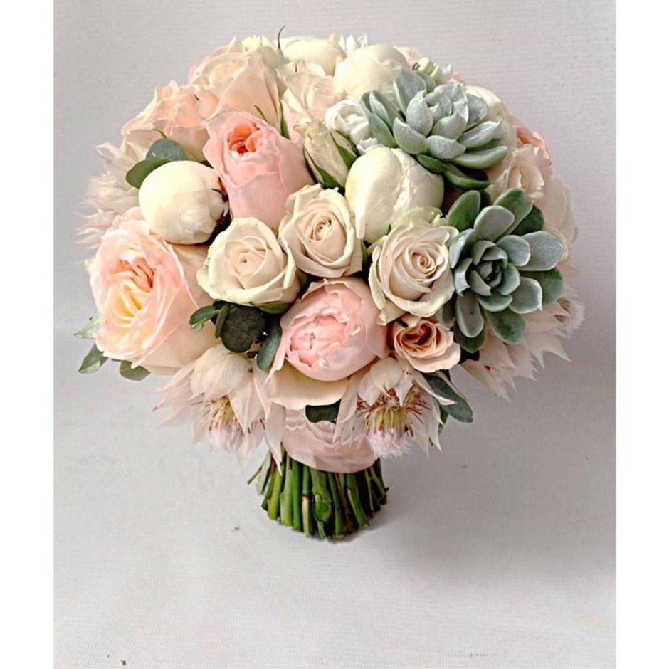 Букет невесты пионовидные розы персиковые