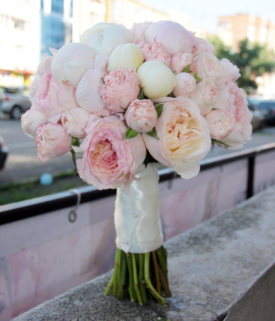 Свадебный букет пионовидная роза пион роза